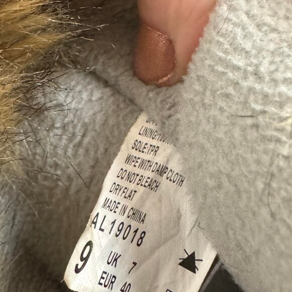 Women’s Black “Aleader” Fur Lined Winter Boots - Picture 6 of 6